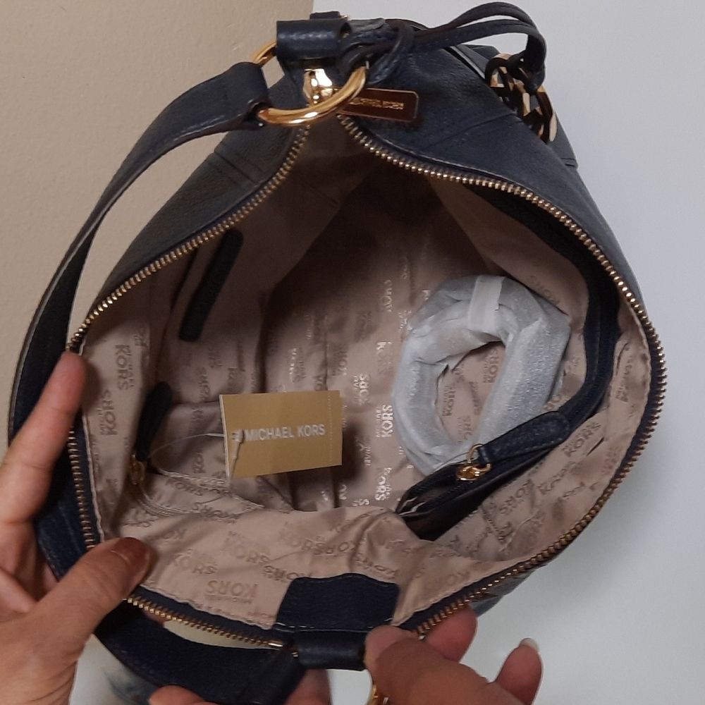 MK purse - Picture 2 of 3